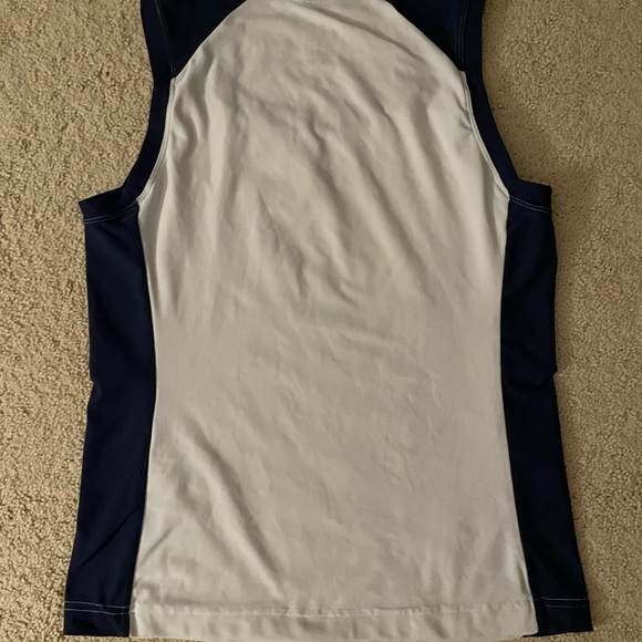 Vintage Nike DryFit with embroidered logo in the centre - Picture 2 of 2